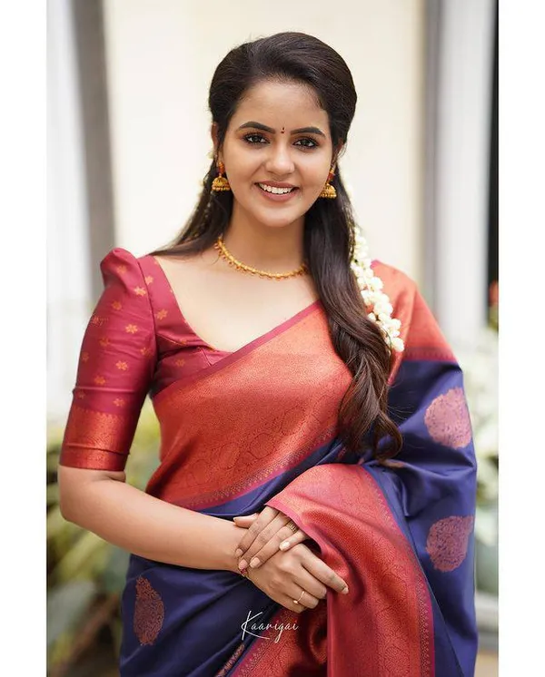 Woven_Kanjivaram_,_Banarasi_Jacquard_Saree