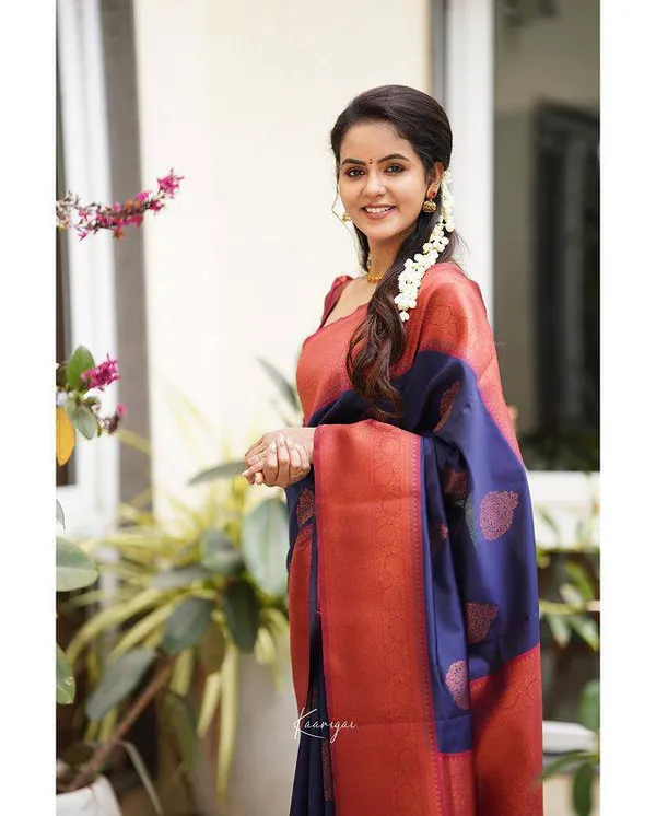 Woven_Kanjivaram_,_Banarasi_Jacquard_Saree