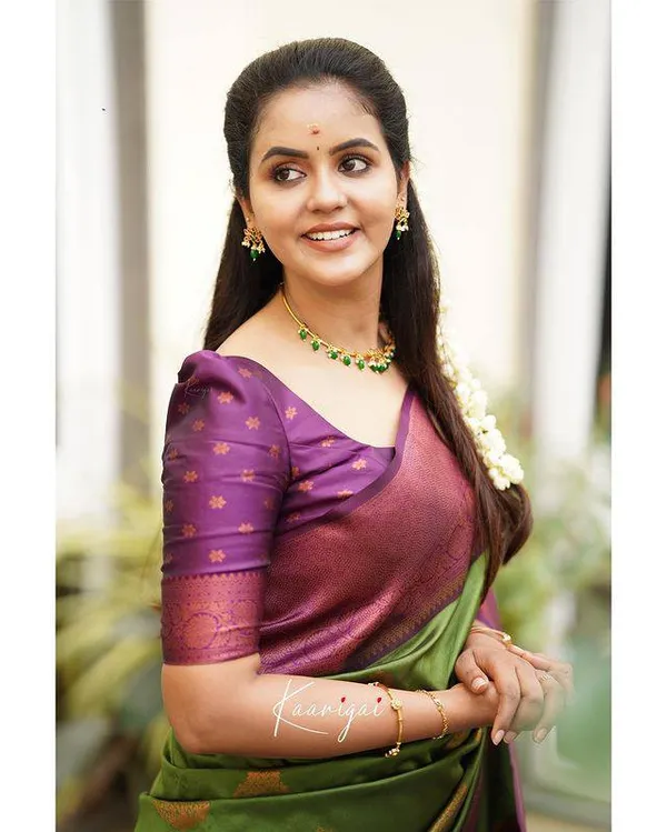 Woven_Kanjivaram_,_Banarasi_Jacquard_Saree