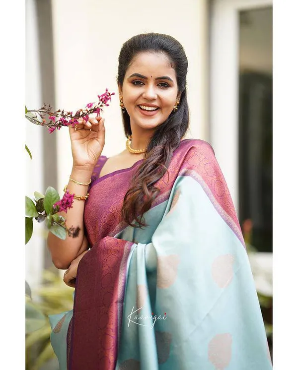 Woven_Kanjivaram_,_Banarasi_Jacquard_Saree
