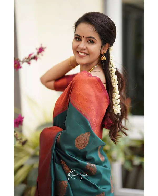 Woven_Kanjivaram_,_Banarasi_Jacquard_Saree