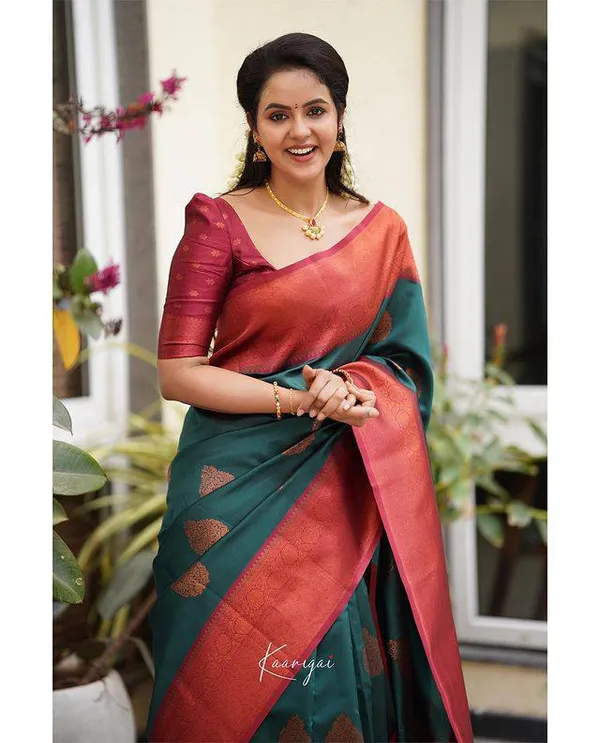 Woven_Kanjivaram_,_Banarasi_Jacquard_Saree