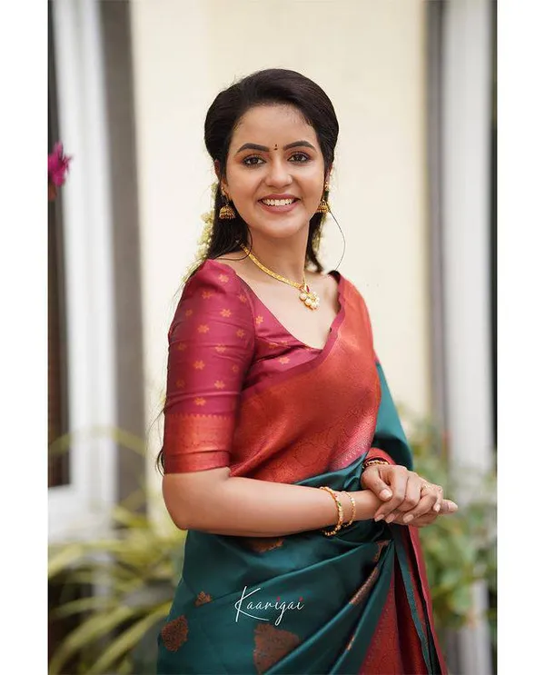 Woven_Kanjivaram_,_Banarasi_Jacquard_Saree