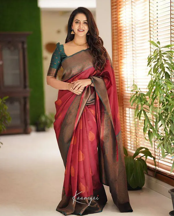 Woven_Kanjivaram_,_Banarasi_Jacquard_Saree