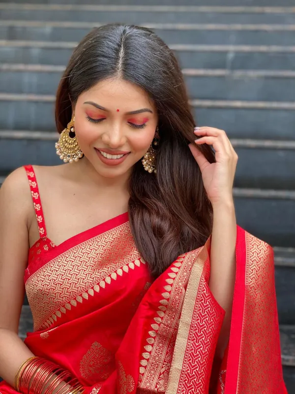 Woven_Kanjivaram_,_Banarasi_Jacquard_Saree