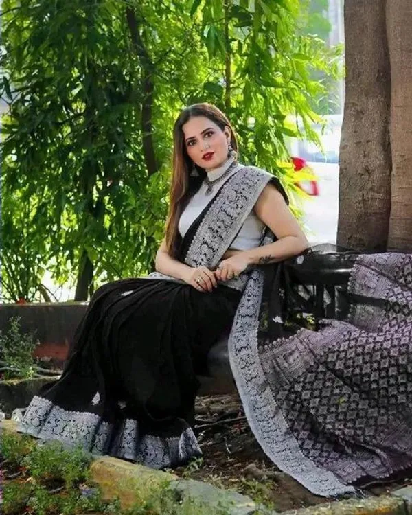 Woven_Kanjivaram_,_Banarasi_Jacquard_Saree