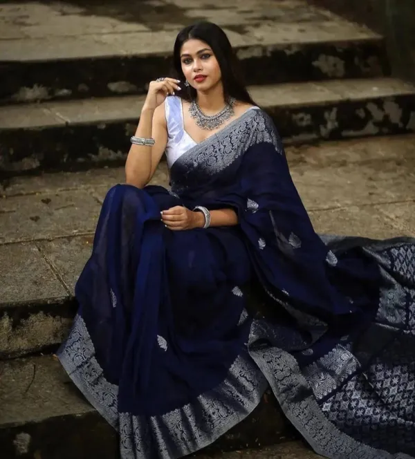 Woven_Kanjivaram_,_Banarasi_Jacquard_Saree
