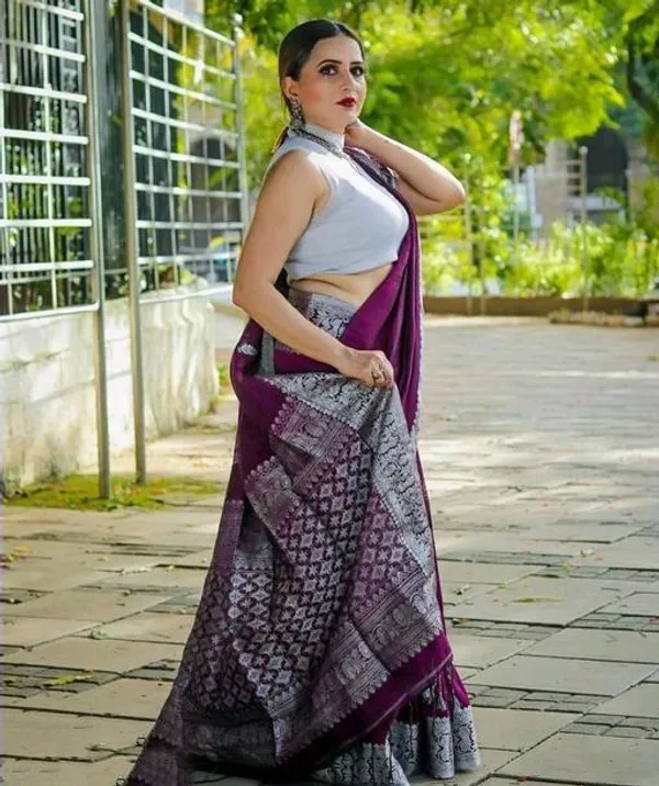Woven_Kanjivaram_,_Banarasi_Jacquard_Saree