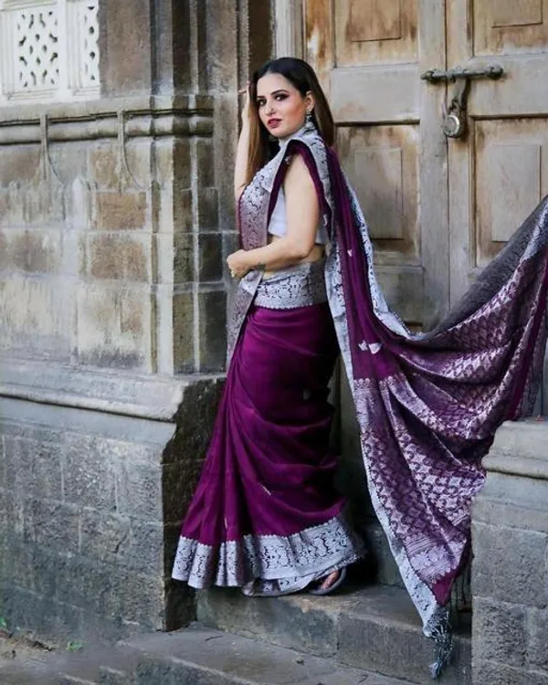 Woven_Kanjivaram_,_Banarasi_Jacquard_Saree