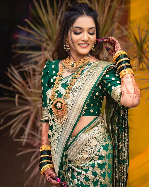 Woven_Kanjivaram_,_Banarasi_Jacquard_Saree