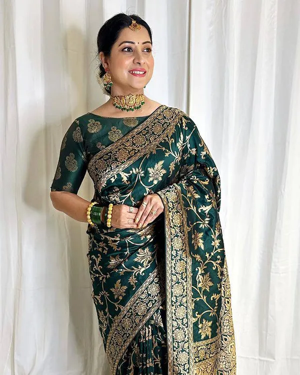 Woven_Kanjivaram_,_Banarasi_Jacquard_Saree