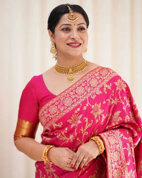 Woven_Kanjivaram_,_Banarasi_Jacquard_Saree