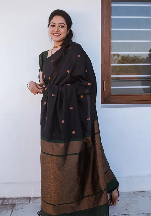Woven_Kanjivaram_,_Banarasi_Jacquard_Saree