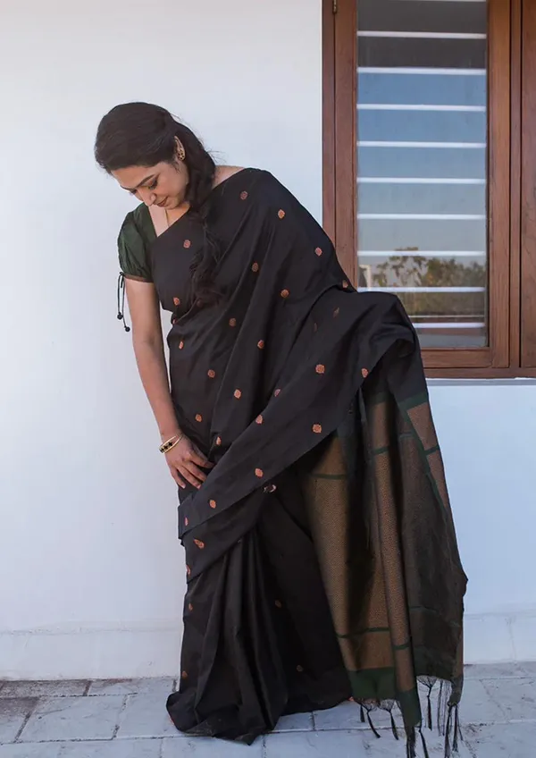 Woven_Kanjivaram_,_Banarasi_Jacquard_Saree