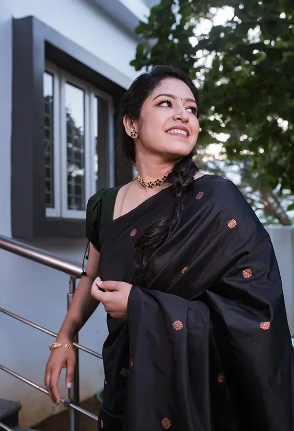 Woven_Kanjivaram_,_Banarasi_Jacquard_Saree