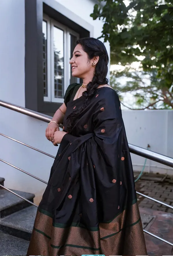 Woven_Kanjivaram_,_Banarasi_Jacquard_Saree