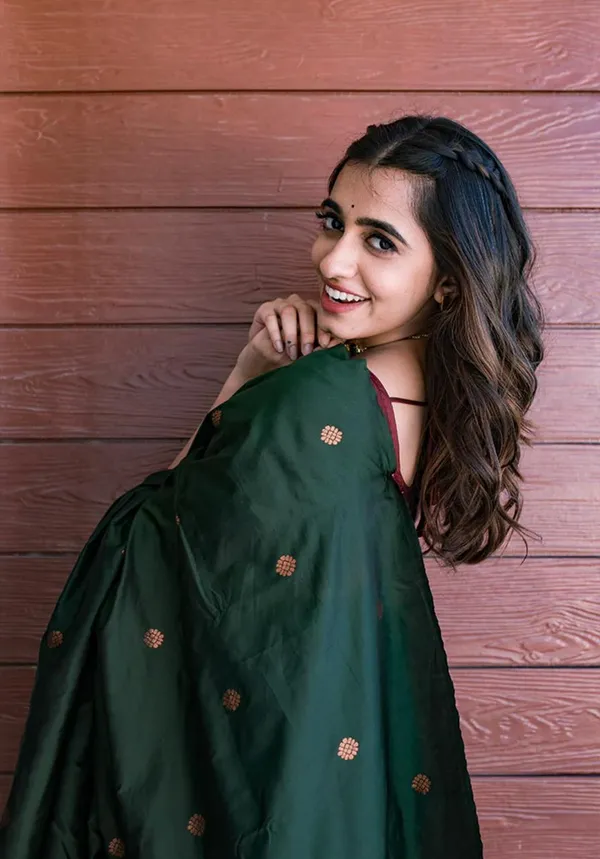 Woven_Kanjivaram_,_Banarasi_Jacquard_Saree