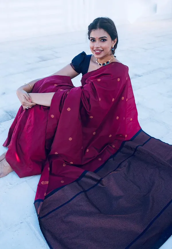 Woven_Kanjivaram_,_Banarasi_Jacquard_Saree