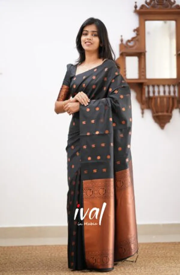 Woven_Kanjivaram_,_Banarasi_Jacquard_Saree