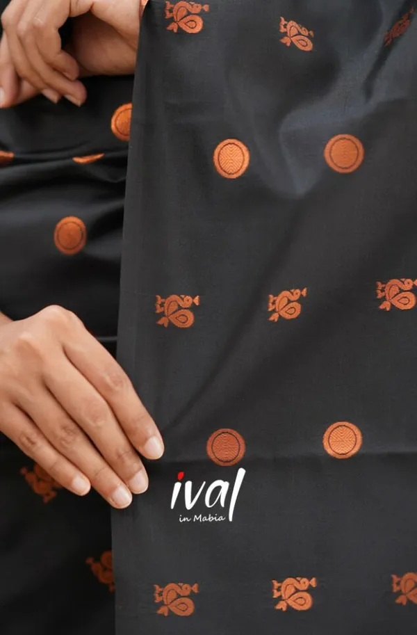 Woven_Kanjivaram_,_Banarasi_Jacquard_Saree