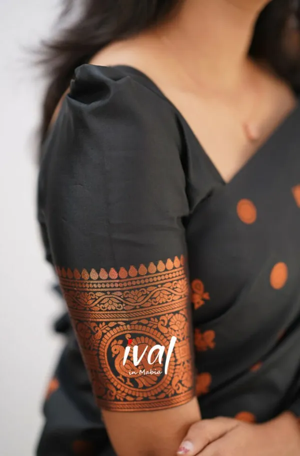 Woven_Kanjivaram_,_Banarasi_Jacquard_Saree