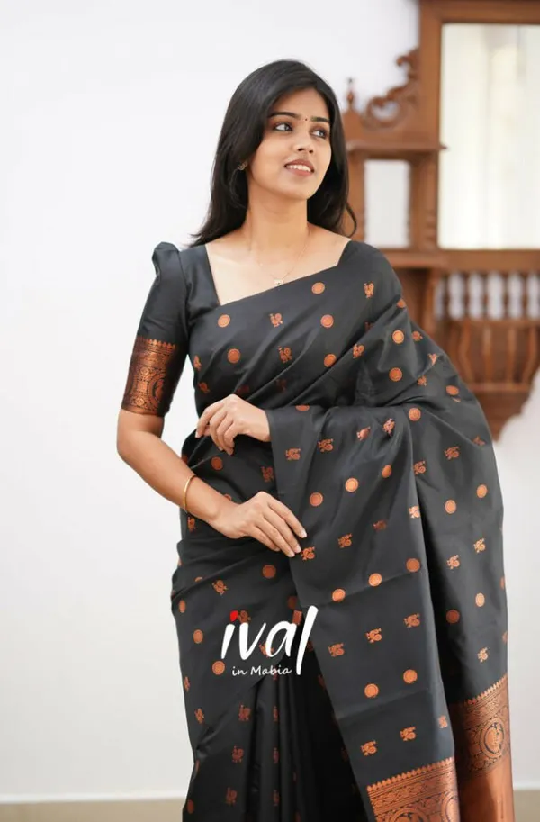 Woven_Kanjivaram_,_Banarasi_Jacquard_Saree