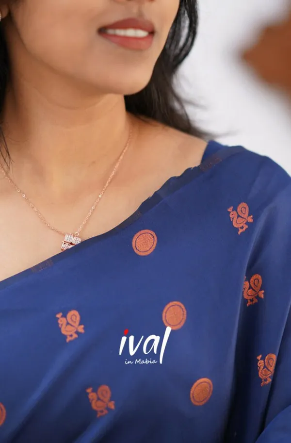 Woven_Kanjivaram_,_Banarasi_Jacquard_Saree