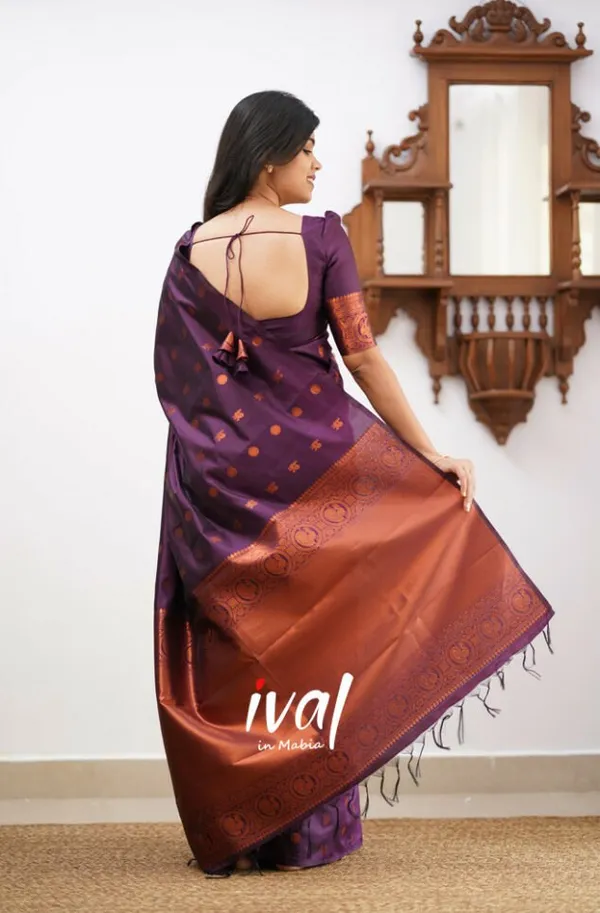Woven_Kanjivaram_,_Banarasi_Jacquard_Saree