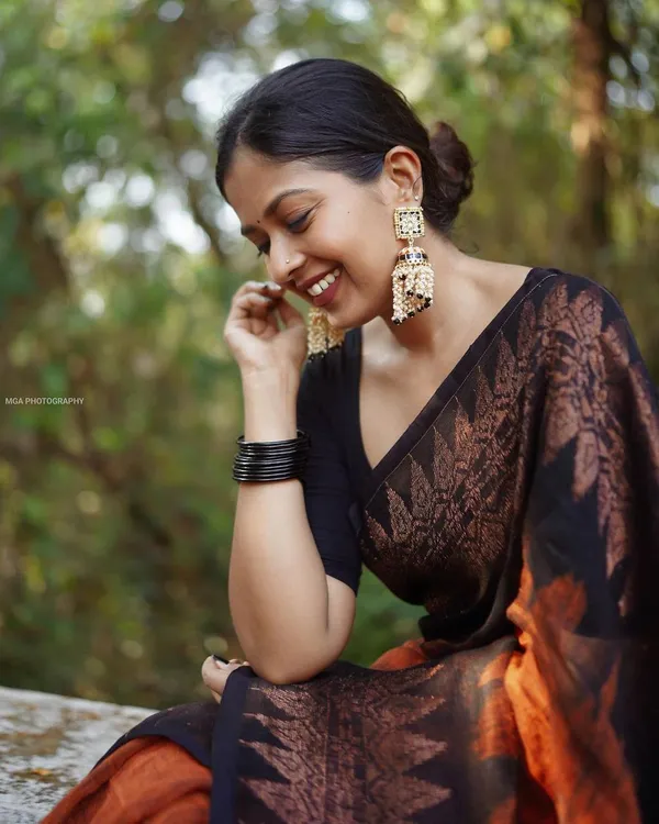 Woven_Kanjivaram_,_Banarasi_Jacquard_Saree