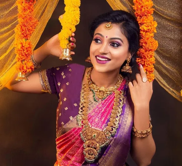 Woven_Kanjivaram_,_Banarasi_Jacquard_Saree