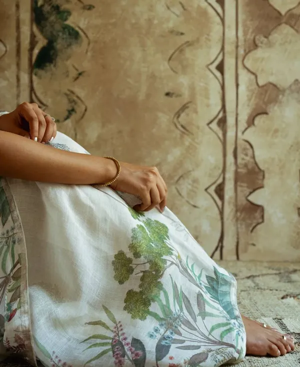 White_Linen_Digital_Printed_Festive_Or_Wedding_Wear_Saree