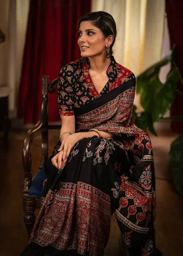 Black_And_Maroon_Colour_Mul_Mul_Chanderi__Digital_Printed_Festive_Or_Wedding_Wear_Saree