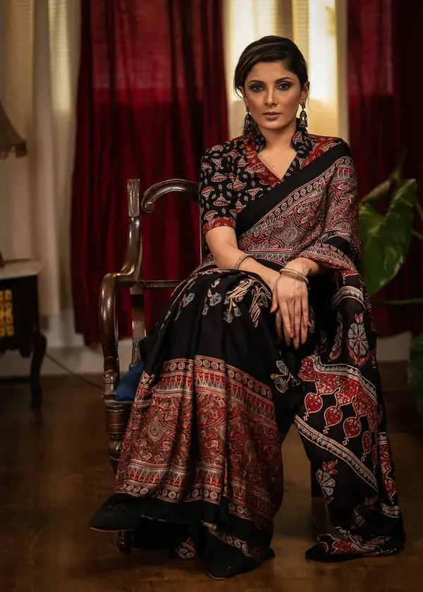 Black_And_Maroon_Colour_Mul_Mul_Chanderi__Digital_Printed_Festive_Or_Wedding_Wear_Saree