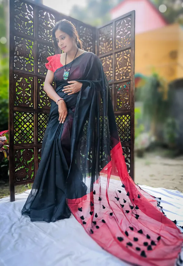 Black_Cotton_Silk_Handloom_Saree_With_Blouse_Piece