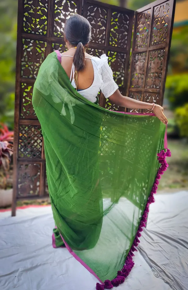 Green_saree_with_100_Count_Mull_Cotton_Handloom_Saree