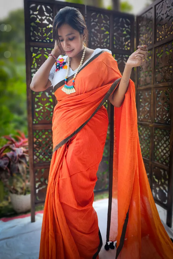 Orange_saree_with_100_Count_Mol_Cotton_Handloom_Saree_Without_Blouse_Piece