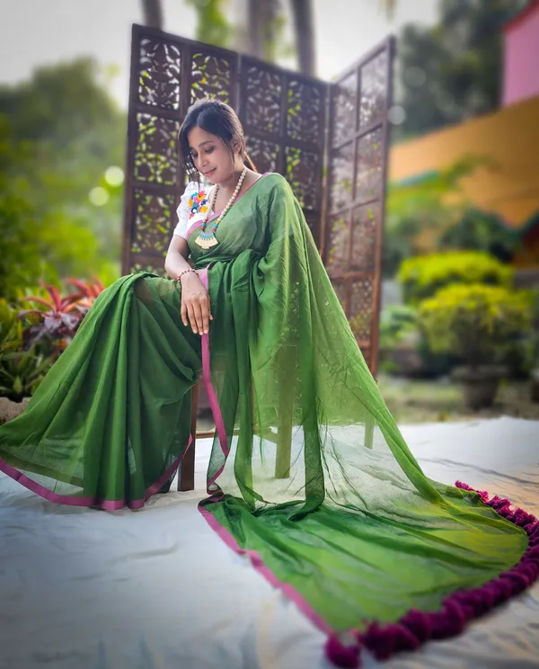 Green_saree_with_100_Count_Mull_Cotton_Handloom_Saree