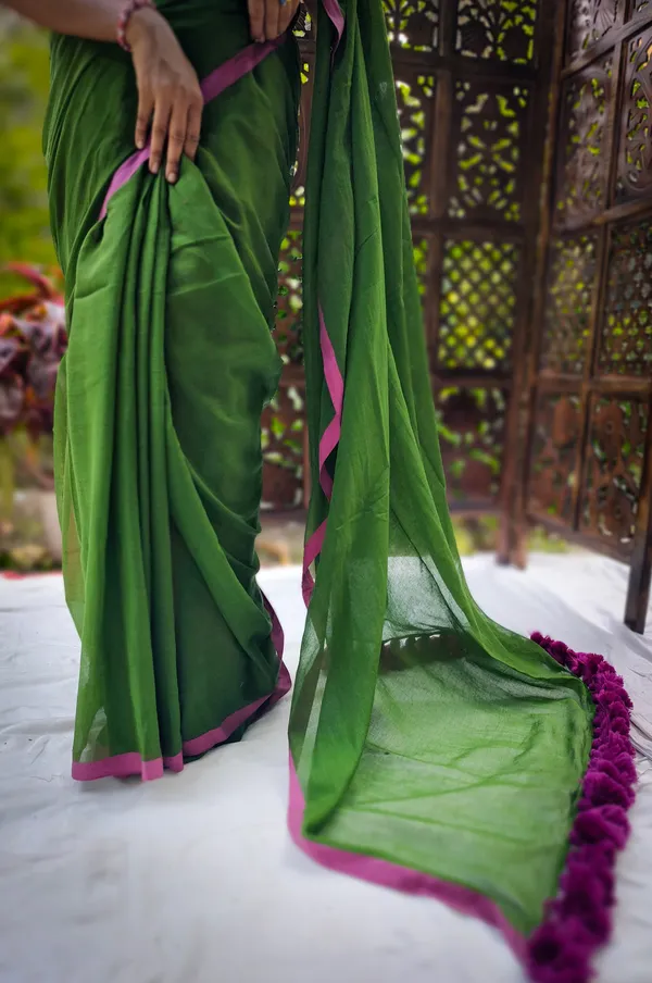 Green_saree_with_100_Count_Mull_Cotton_Handloom_Saree