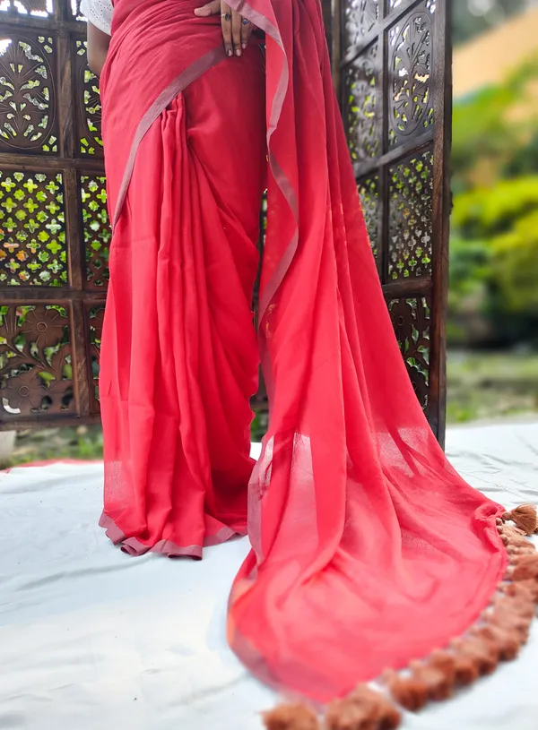 Red_saree_with_100_Count_Mol_Cotton_Handloom_Saree_Without_Blouse_Piece