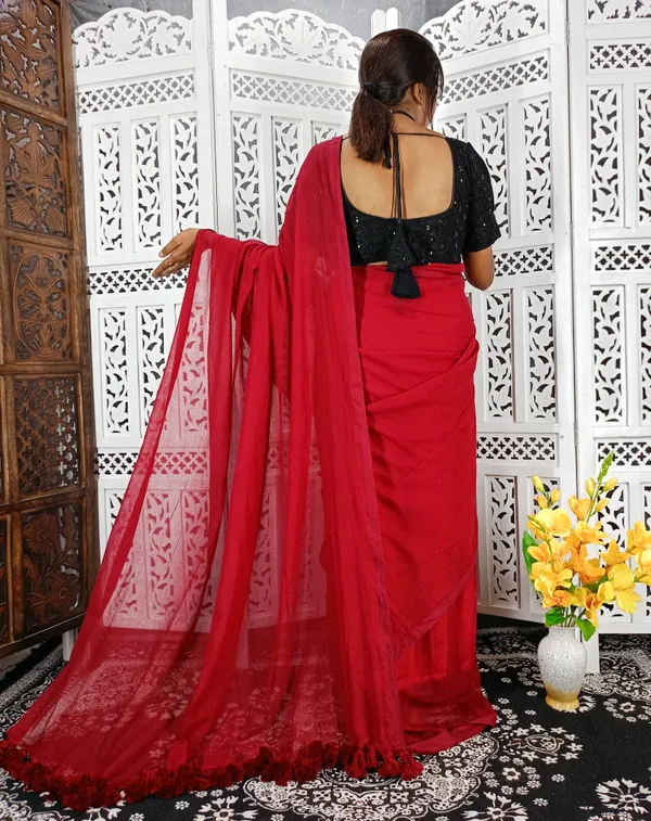 Red_saree_with_100_Count_Mol_Cotton_Handloom_Saree_Without_Blouse_Piece