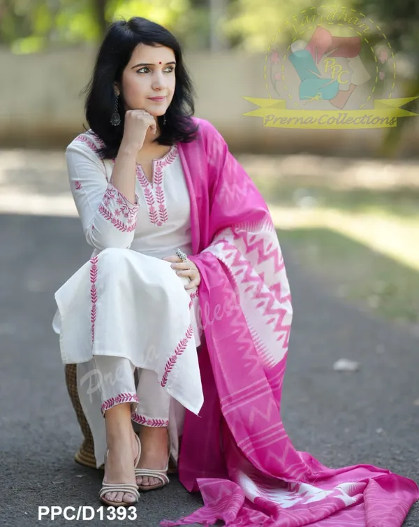 HANDLOOM_COTTAN_EMBROIDERED_KURTA_WITH_PANT_&_KHADI_SILK_DUPATTA_SET.