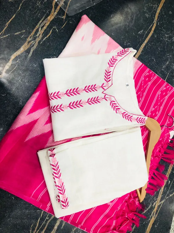 HANDLOOM_COTTAN_EMBROIDERED_KURTA_WITH_PANT_&_KHADI_SILK_DUPATTA_SET.