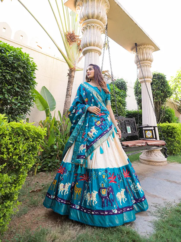 Firozi_Patola_Print_Traditional_Lehenga_Choli_Set
