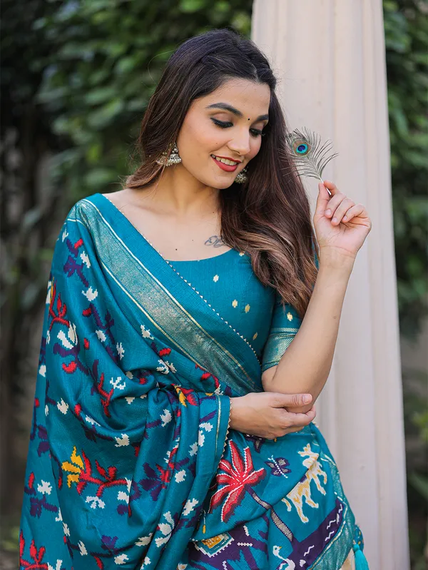 Firozi_Patola_Print_Traditional_Lehenga_Choli_Set