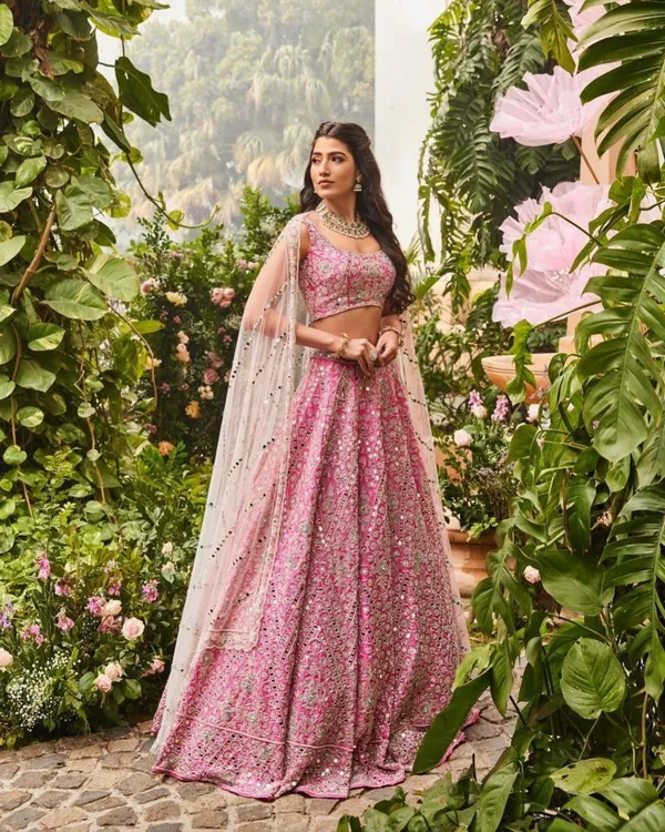 Gajri_Off_White_Heavy_Faux_Georgette_Lehenga_Choli__(_Semi_Stiched_)