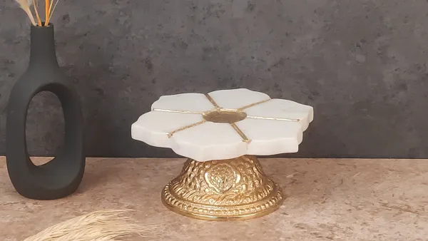 Cake_Stand_With_Marble_Top_(Gold)