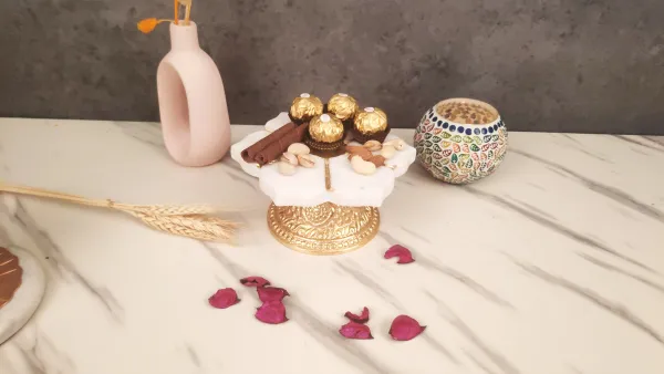 Cake_Stand_With_Marble_Top_(Gold)