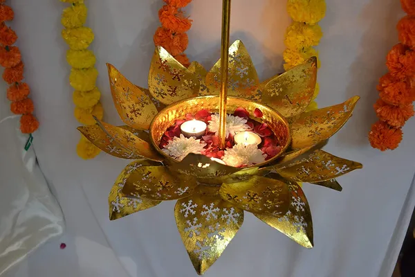 Gold_Leafing_Hanging_Urli_with_Leafs_On_The_Edges_Cum_Anjali_Diya_in_Gold_Leafing,_Decorative_Hanging_Urli,_House_Warming_Gifts_New_Home_by
