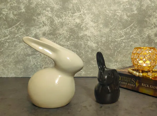 Black_&_White_Ceramic_Rabit_Showpice_Set_Black_&_White