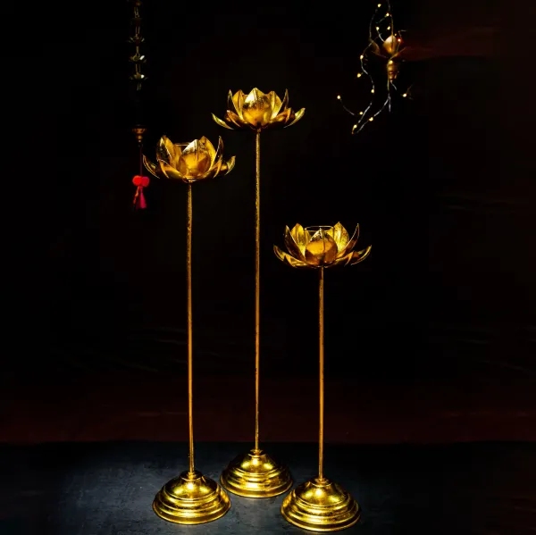 Pedistal_Lotus_Candle_Holder_Set_of_3_pcs_(Crackle_Gold_Leafing)